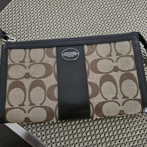 Coach Brown Wallet Signature Design - Picture 2 of 3